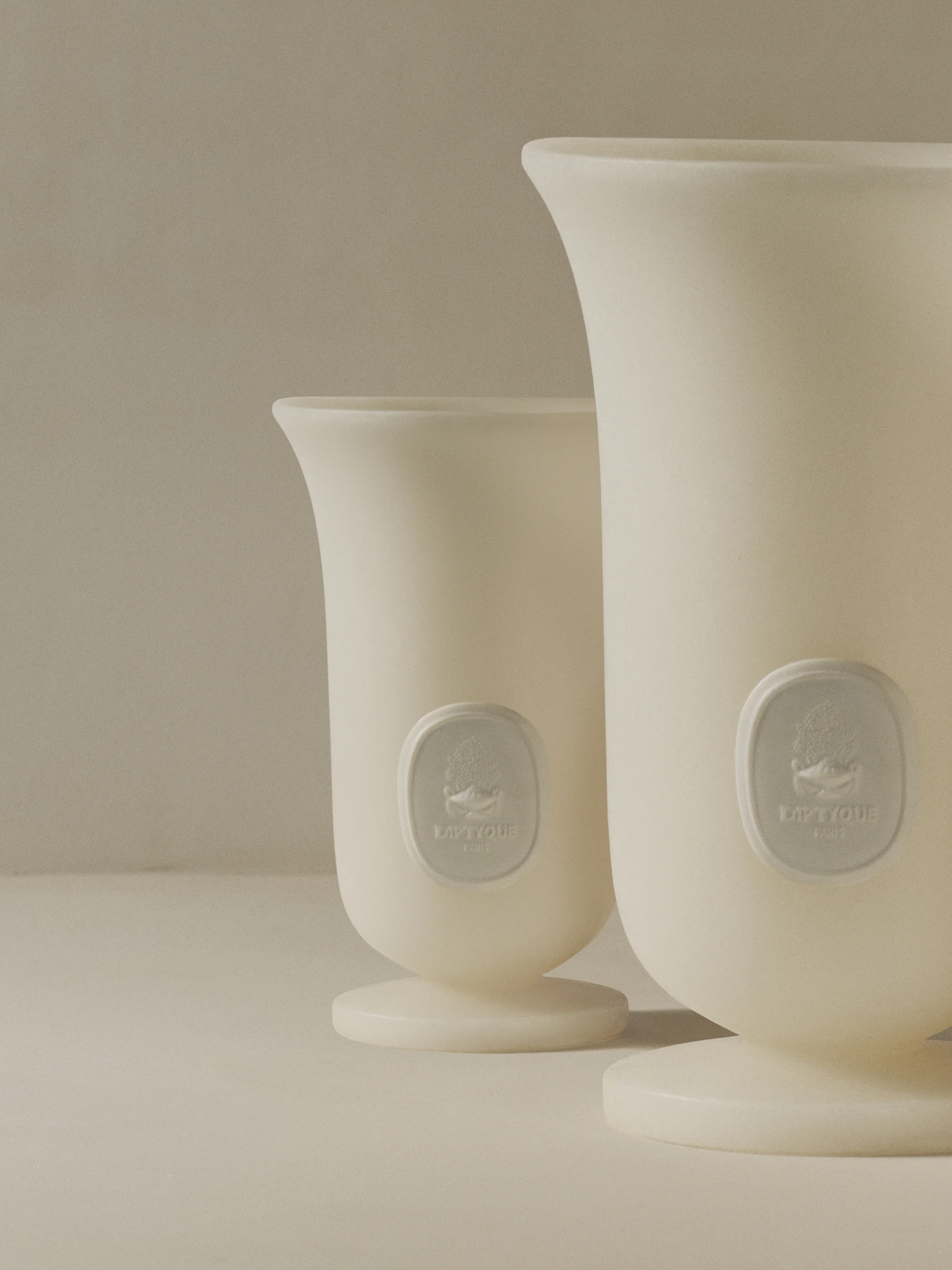 White Medicis vase - Small - Image 4