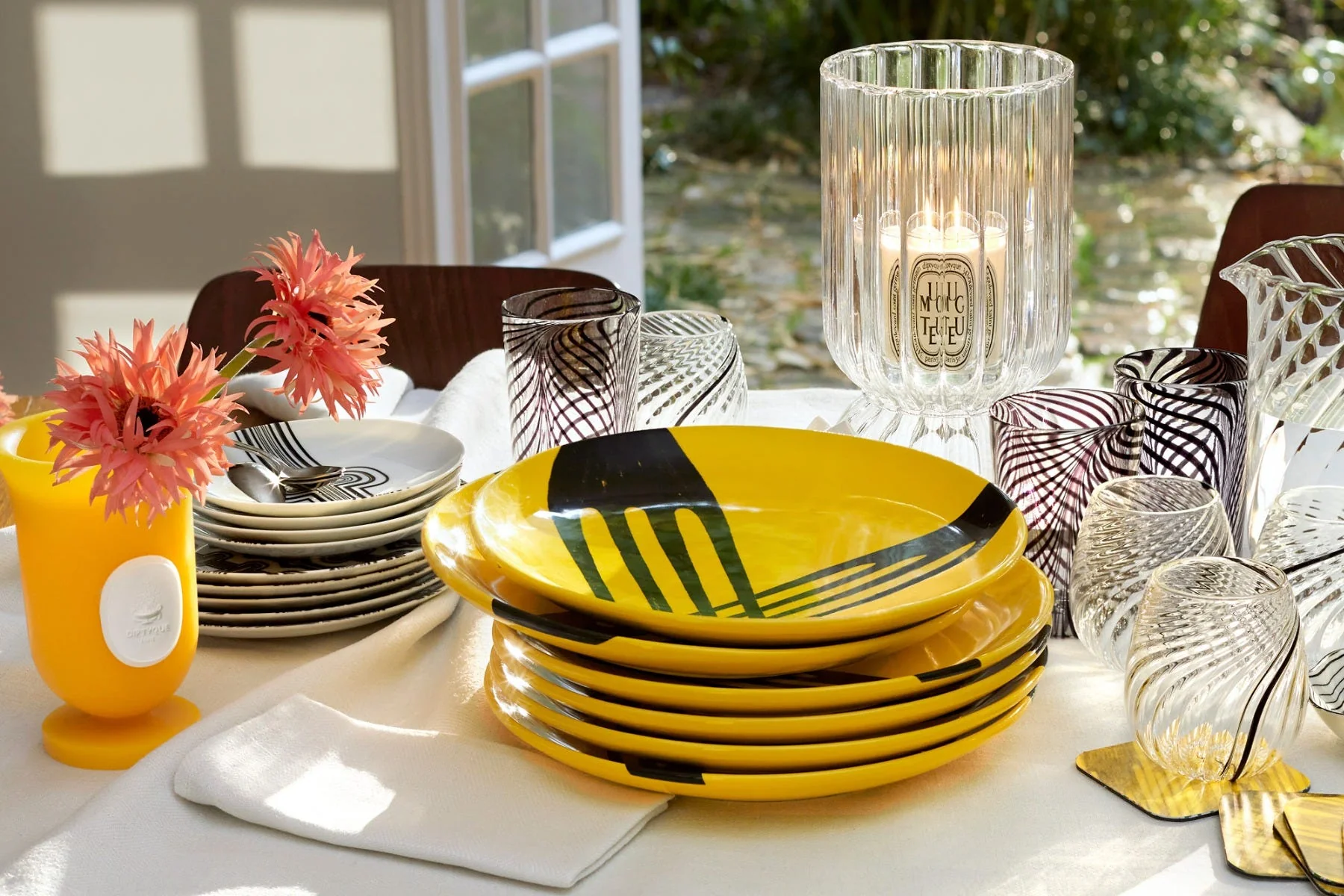Decorative plate - Yellow cast shadow - Image 5
